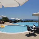 ホテル Livadaki Village 3*