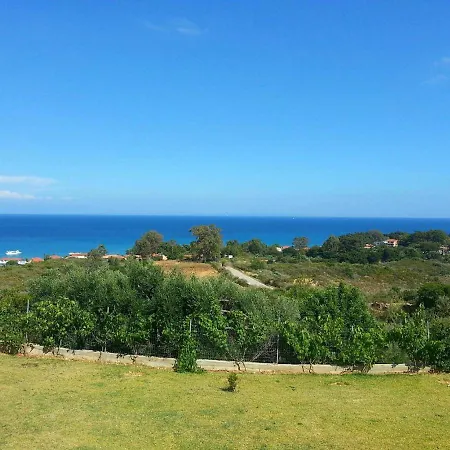 Livadaki Village فندق 3*